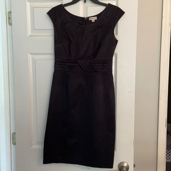 Perfect dress for a wedding or dinner out! - Picture 1 of 3